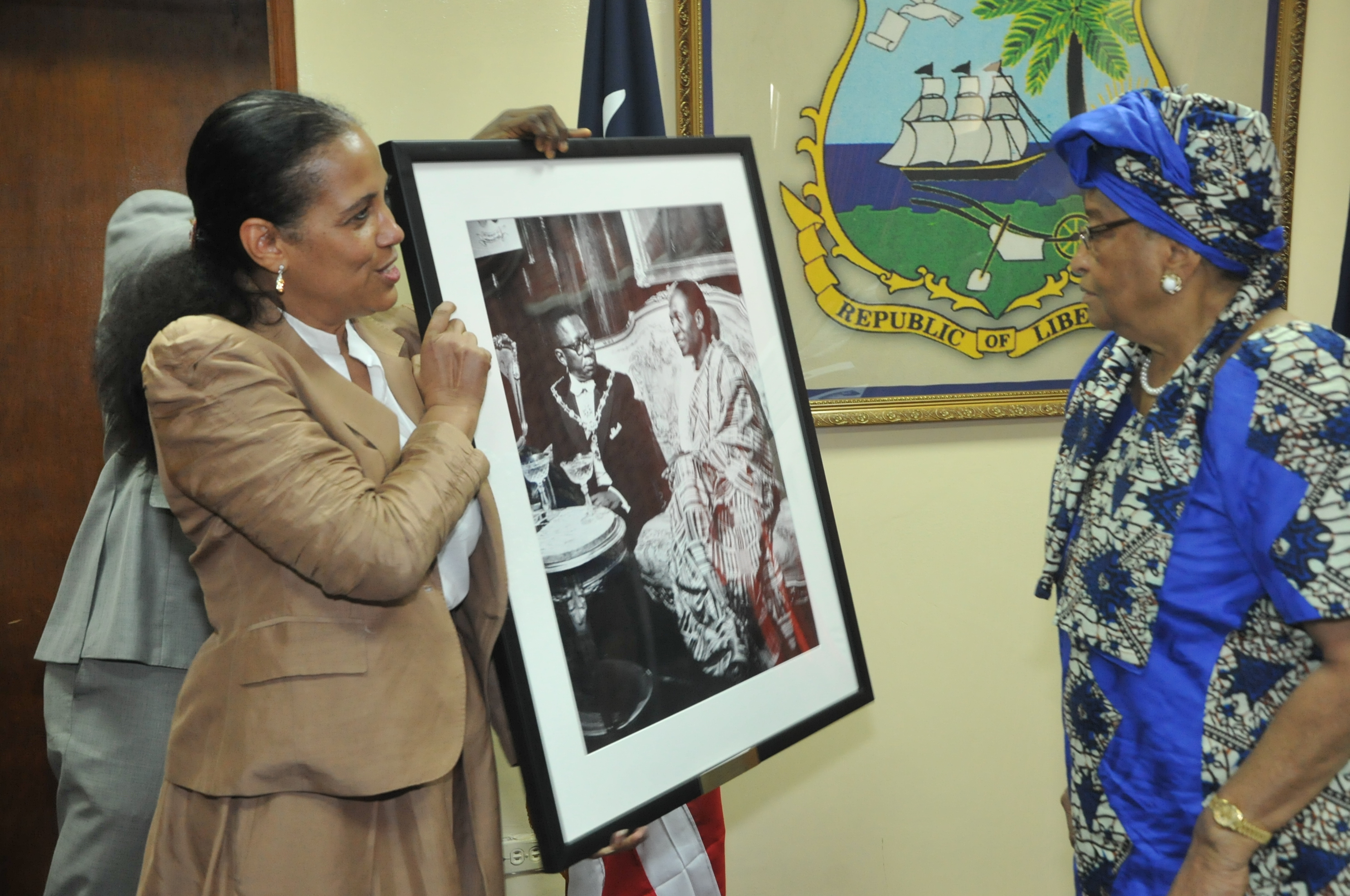  Presentation to President Ellen Johnson Sirleaf of official photograph of Liberia's President William V. S. Tubman and Kwame Nkrumah of The Gold Coast taken by Griff Davis in January 1953.