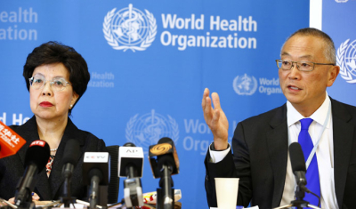 World Health Organization (WHO) Director-General Margaret Chan (L) sits next to Keiji Fukuda, WHO's assistant director general for health security, as he addresses the media after a two-day meeting of its emergency committee on Ebola, in Geneva August 8, 2014. West Africa's raging epidemic of Ebola virus is an "extraordinary event" and now constitutes an international health risk, the WHO said on Friday.   REUTERS/Pierre Albouy (SWITZERLAND - Tags: HEALTH POLITICS) - RTR41NU0